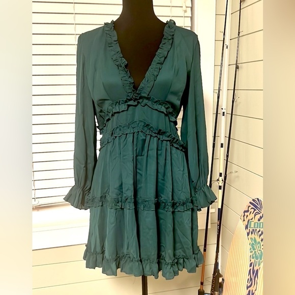 VETOZZA,OPEN BACK DRESS, Emerald Green Ruffled, Completely Lined,GORGEOUS, L - Picture 11 of 16